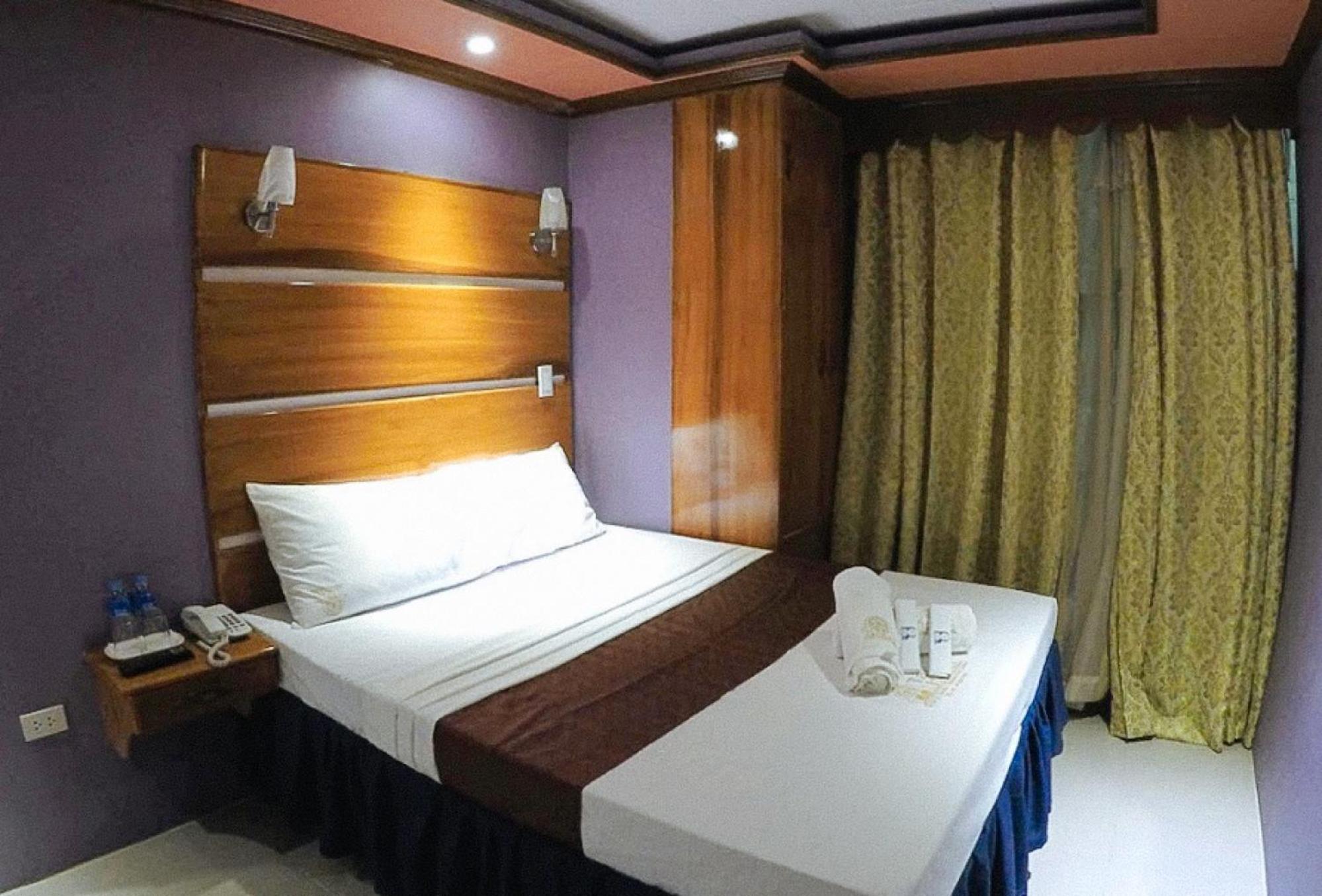Reddoorz Plus @ Taj Hotel Tuguegarao Eksteriør bilde