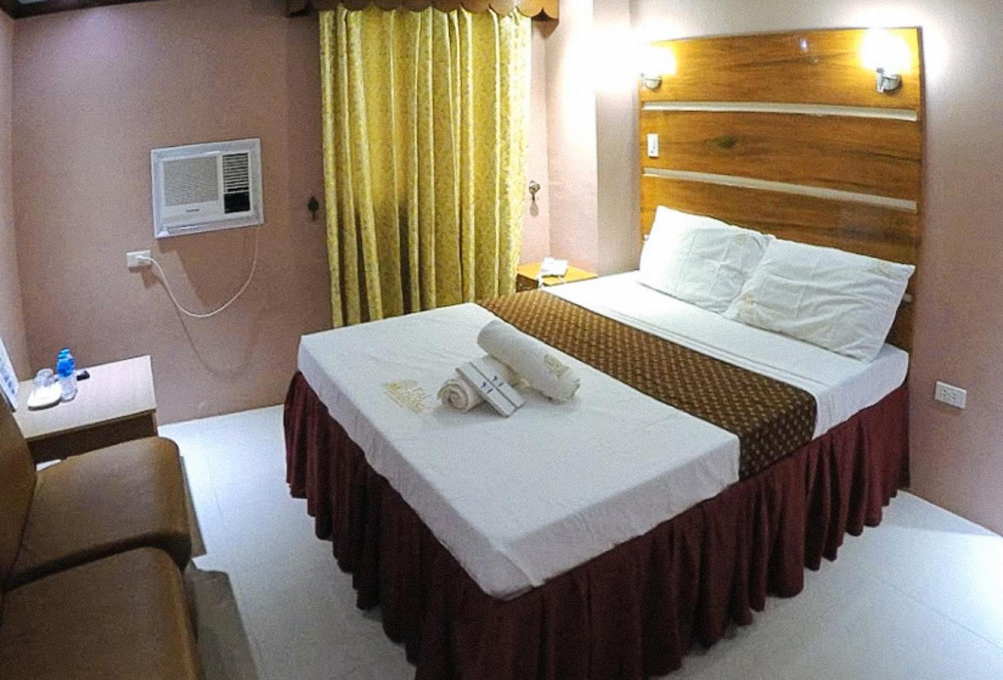 Reddoorz Plus @ Taj Hotel Tuguegarao Eksteriør bilde