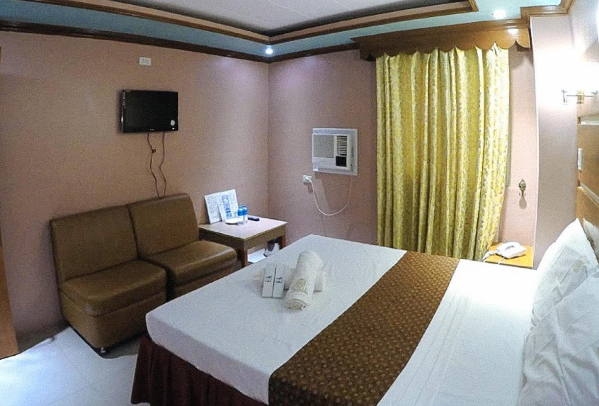 Reddoorz Plus @ Taj Hotel Tuguegarao Eksteriør bilde