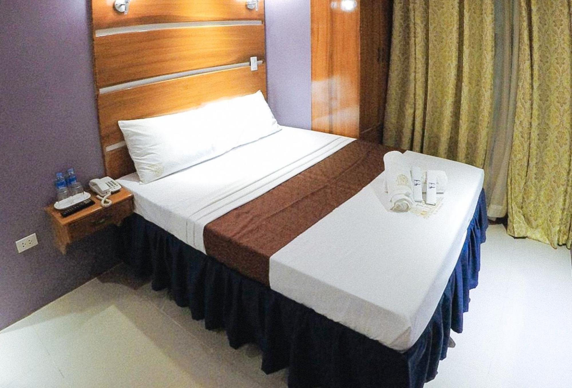Reddoorz Plus @ Taj Hotel Tuguegarao Eksteriør bilde