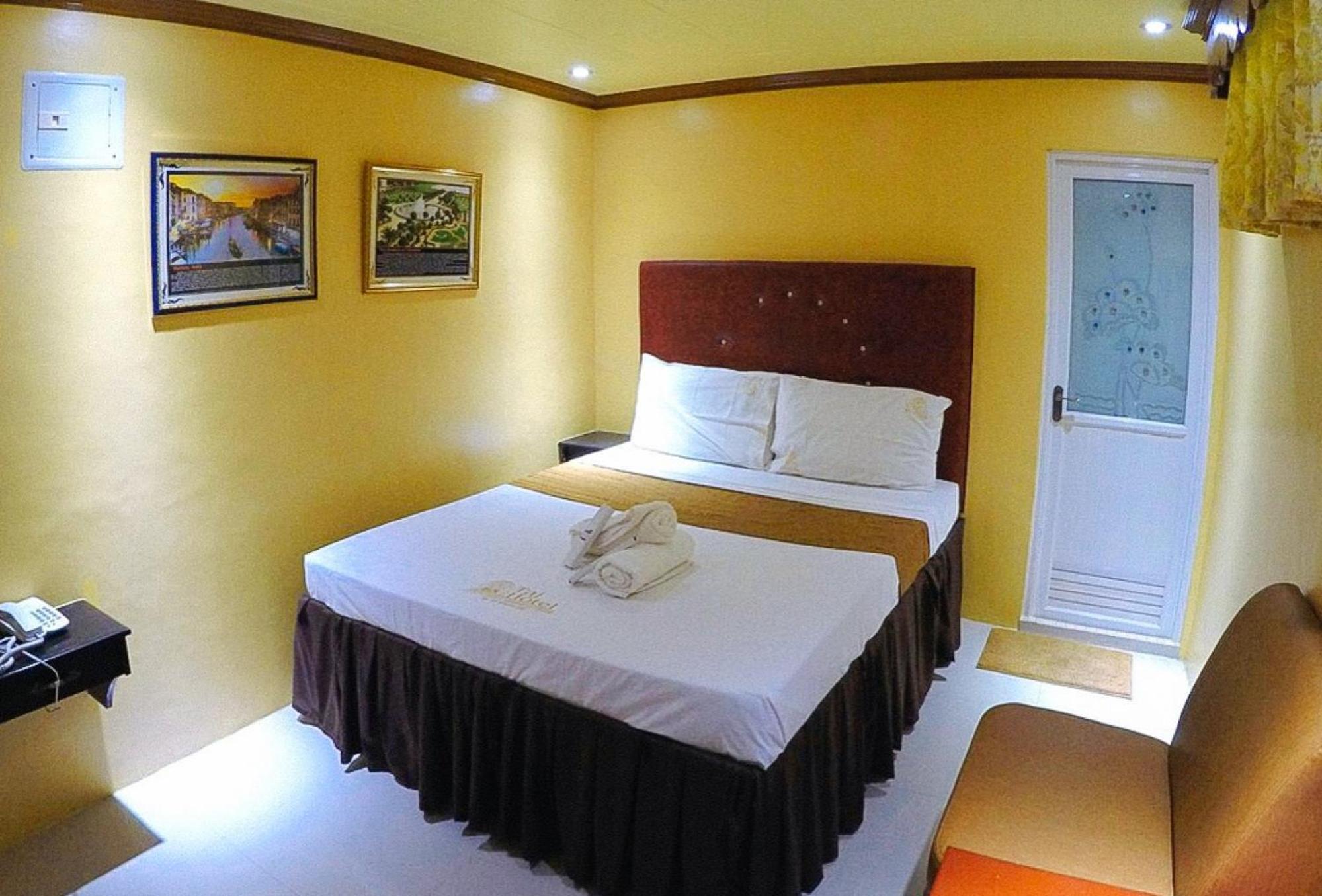 Reddoorz Plus @ Taj Hotel Tuguegarao Eksteriør bilde