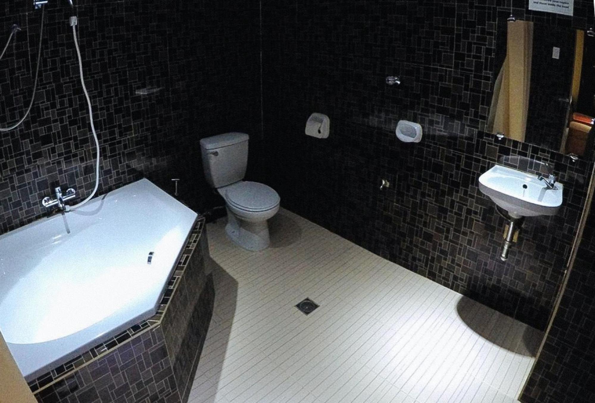 Reddoorz Plus @ Taj Hotel Tuguegarao Eksteriør bilde
