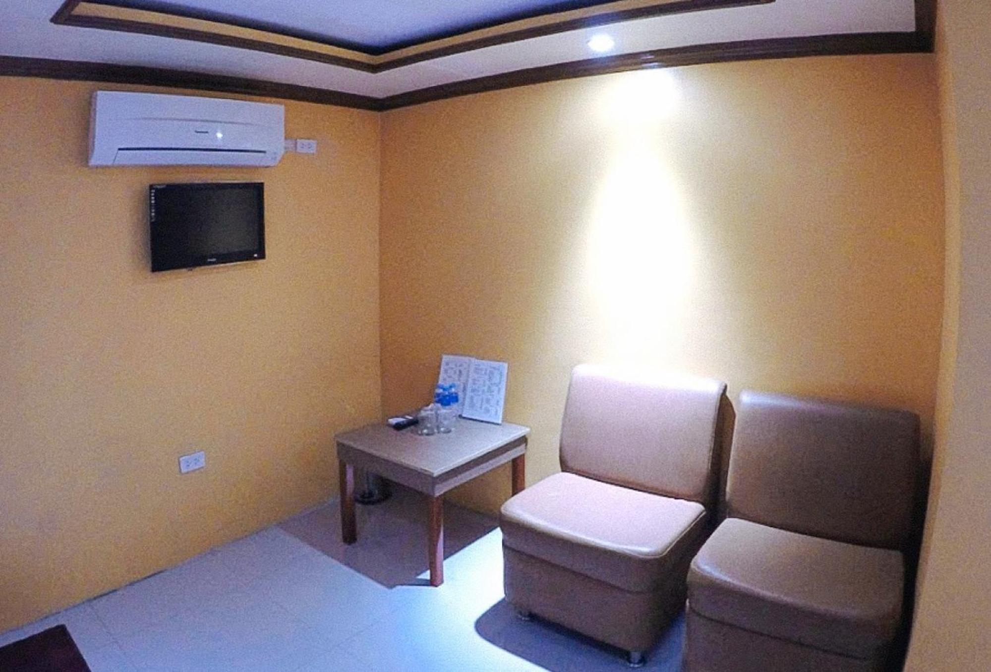 Reddoorz Plus @ Taj Hotel Tuguegarao Eksteriør bilde