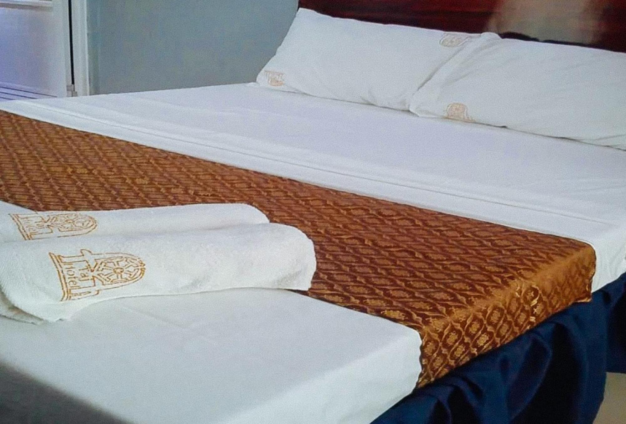 Reddoorz Plus @ Taj Hotel Tuguegarao Eksteriør bilde