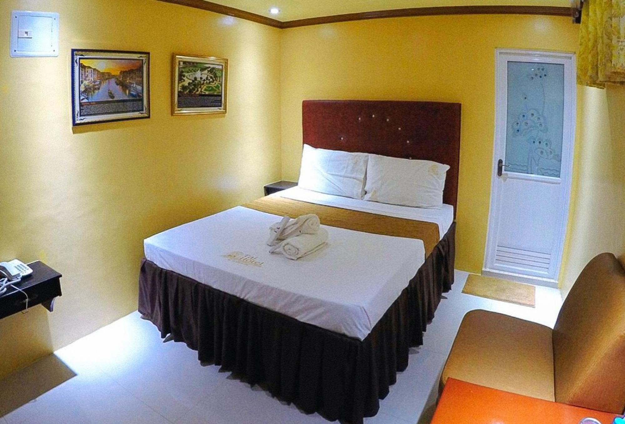Reddoorz Plus @ Taj Hotel Tuguegarao Eksteriør bilde