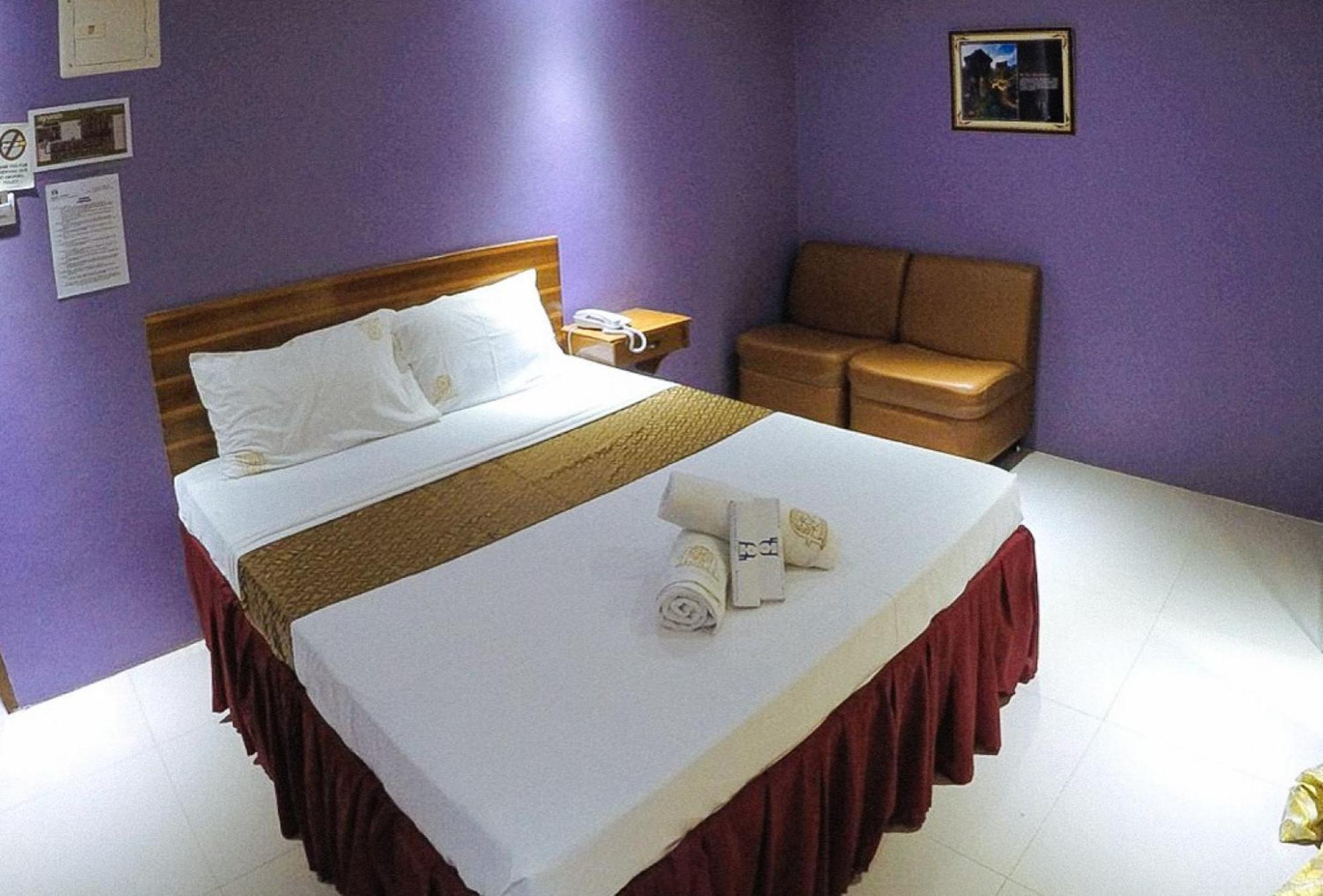 Reddoorz Plus @ Taj Hotel Tuguegarao Eksteriør bilde