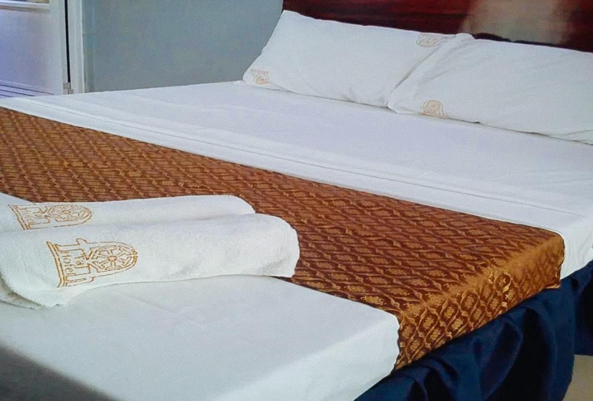 Reddoorz Plus @ Taj Hotel Tuguegarao Eksteriør bilde
