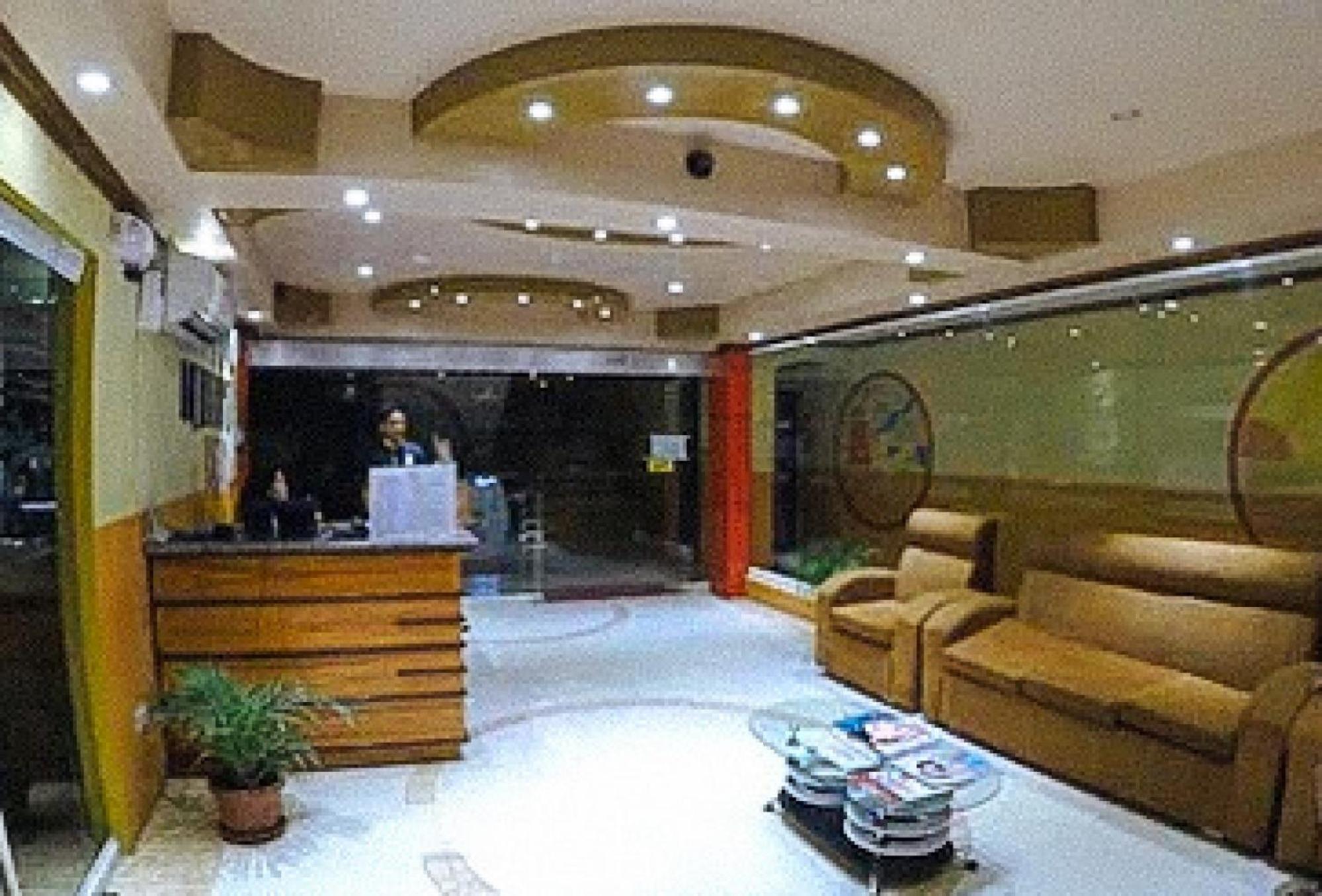 Reddoorz Plus @ Taj Hotel Tuguegarao Eksteriør bilde